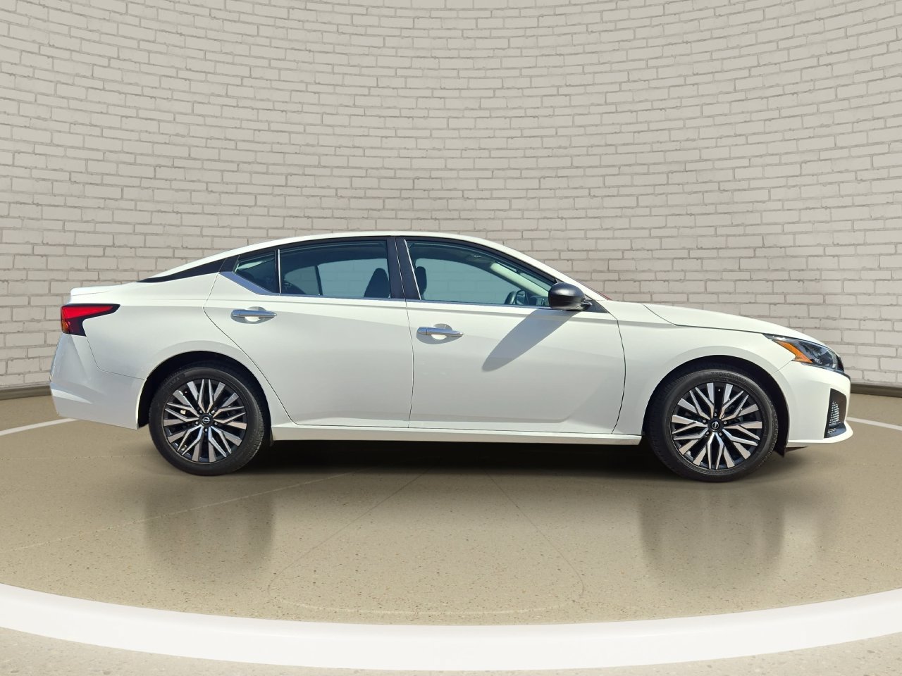 Certified 2025 Nissan Altima 2.5 SV FWD image 5