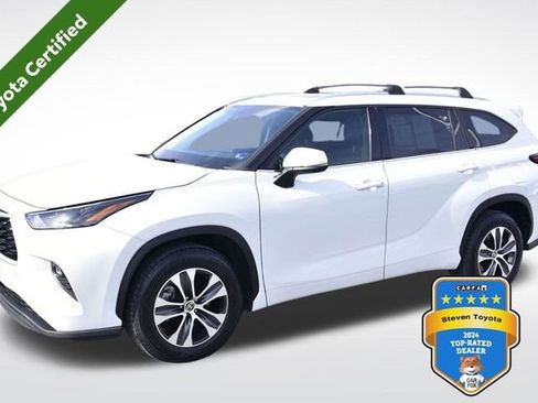 Certified 2022 Toyota Highlander XLE image 1