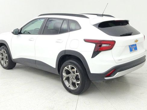 Certified 2025 Chevrolet Trax LT FWD image 5