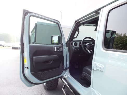 Used 2023 Jeep Wrangler Unlimited Rubicon 392 AWD/4WD image 43