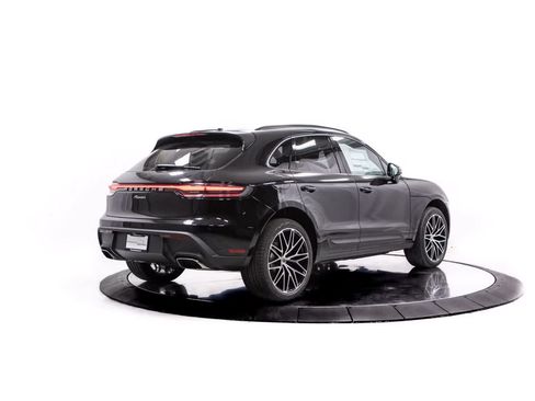 Certified 2026 Porsche Macan AWD/4WD image 7
