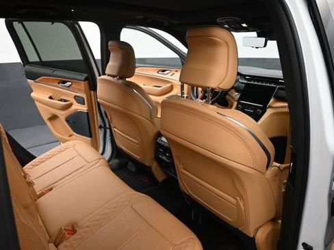 Used 2022 Jeep Grand Cherokee Summit AWD/4WD image 21