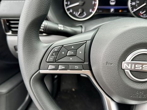 Used 2025 Nissan Sentra SV image 27