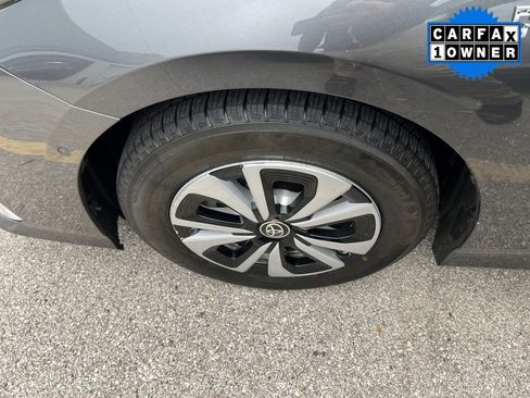 Used 2017 Toyota Prius Prime Advanced w/ Carpet Mat Package FWD image 7