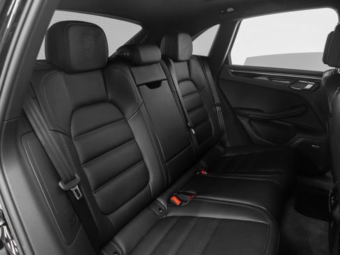 Used 2025 Porsche Macan image 25