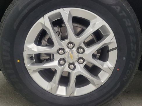 Used 2023 Chevrolet Traverse LS image 31