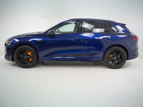 Used 2022 Audi e-tron Chronos image 2