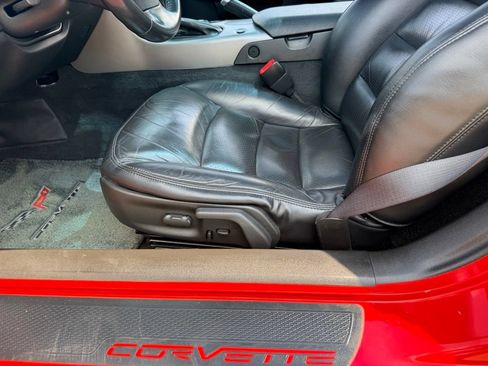 Used 2006 Chevrolet Corvette Coupe w/ Preferred Equipment Group RWD image 18