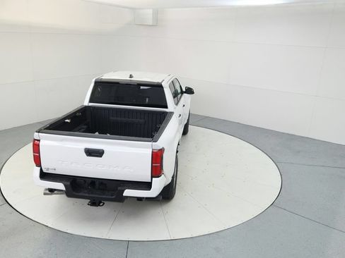 Used 2024 Toyota Tacoma SR5 AWD/4WD image 15