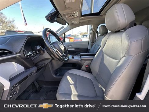 Used 2023 Toyota Sienna XLE image 27