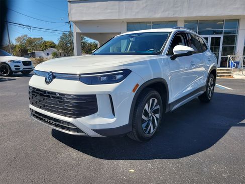 Used 2025 Volkswagen Tiguan S image 4