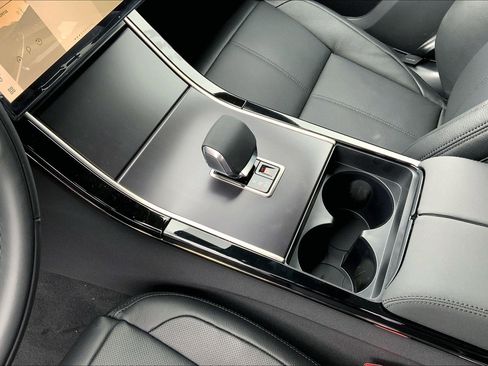 New 2026 Land Rover Range Rover Velar Dynamic SE image 10