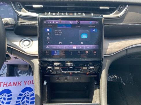 Certified 2022 Jeep Grand Cherokee L Limited AWD/4WD image 18