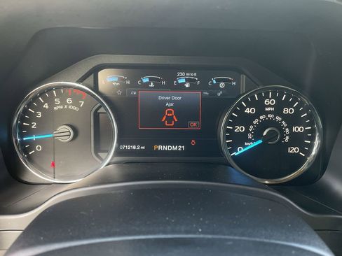 Used 2017 Ford F150 Lariat w/ Equipment Group 501A Mid image 11