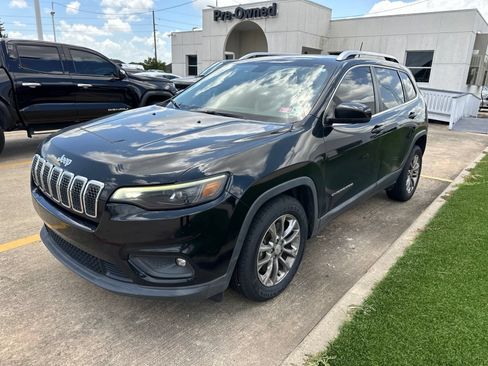 Used 2019 Jeep Cherokee Latitude Plus FWD image 3