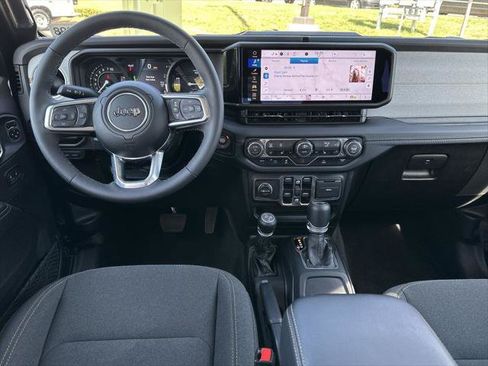 Certified 2025 Jeep Wrangler Unlimited Sahara AWD/4WD image 10