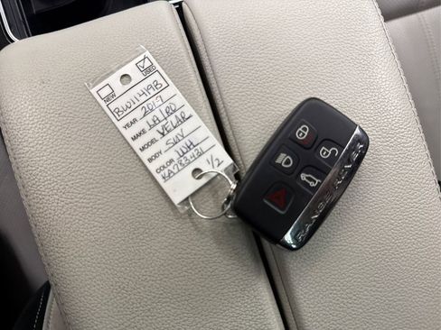 Used 2019 Land Rover Range Rover Velar R-Dynamic SE image 37