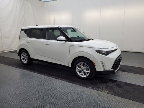 Used 2025 Kia Soul LX w/ LX Technology Package image 11