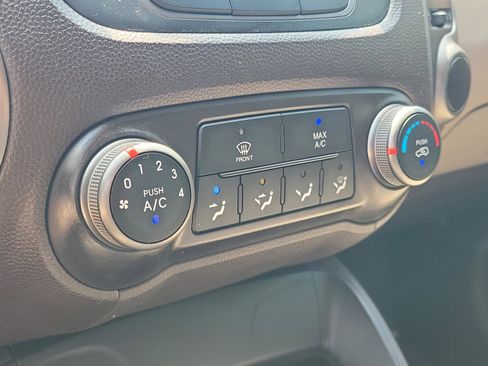 Used 2014 Hyundai Tucson GLS image 26