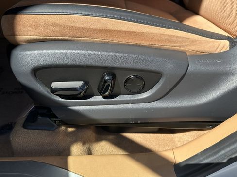 Used 2023 Lexus RZ 450e Premium image 31