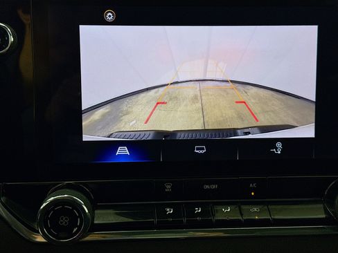 Used 2024 Chevrolet Colorado W/T image 14