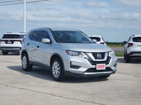 Used 2018 Nissan Rogue S FWD image 3