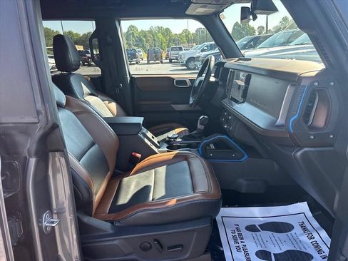 Used 2023 Ford Bronco Outer Banks AWD/4WD image 11