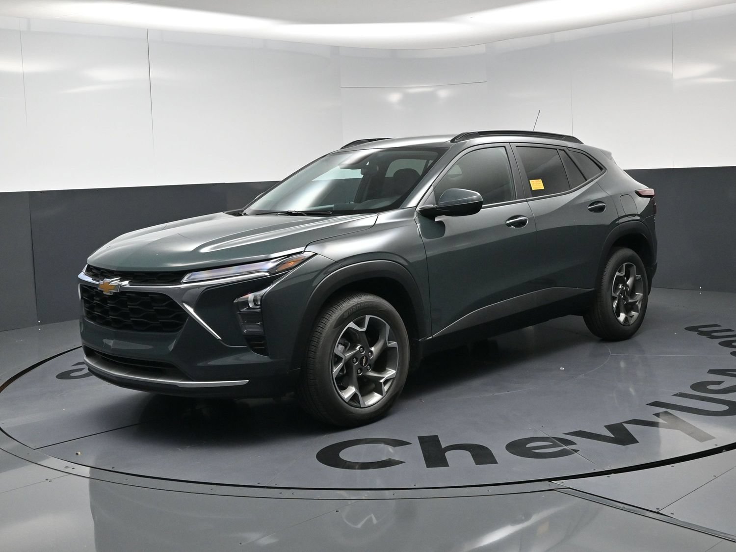 Used 2026 Chevrolet Trax LT w/ LT Convenience Package FWD image 5