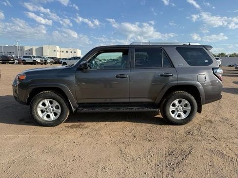 Used 2016 Toyota 4Runner SR5 AWD/4WD image 2
