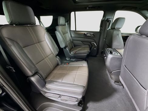 Used 2025 Chevrolet Suburban High Country AWD/4WD image 29