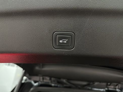 Used 2023 Chevrolet Tahoe Z71 image 37