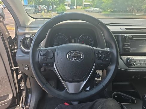 Used 2018 Toyota RAV4 XLE AWD/4WD image 14