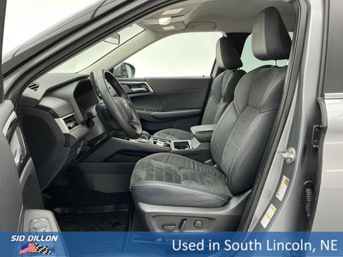 Used 2023 Mitsubishi Outlander SE image 29