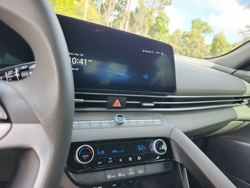 Used 2024 Hyundai Elantra SEL image 11