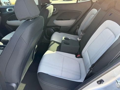 Used 2024 Hyundai Venue SEL image 12