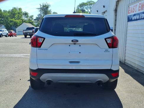 Used 2019 Ford Escape SE FWD image 4