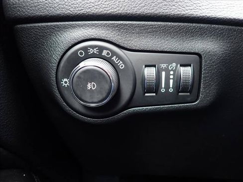 Used 2019 Jeep Compass Latitude AWD/4WD image 23