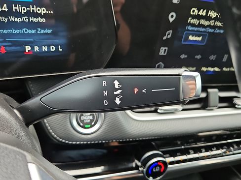 Used 2025 Chevrolet Equinox LT w/ Convenience Package II image 19