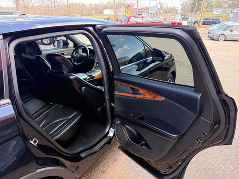 Used 2016 Lincoln MKX Reserve w/ Climate Package image 16