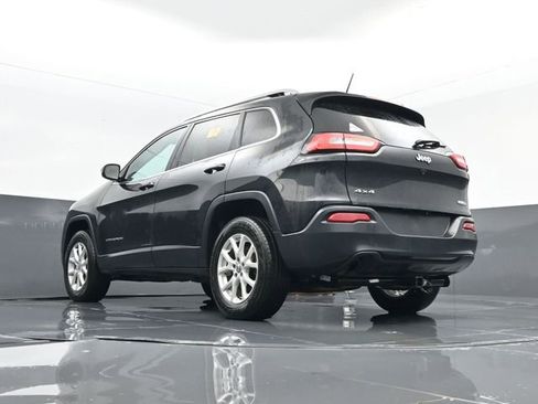 Used 2016 Jeep Cherokee Latitude w/ Cold Weather Group AWD/4WD image 23