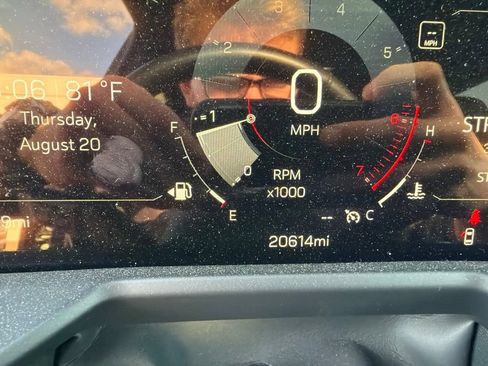 Used 2024 GMC Acadia Elevation FWD image 3