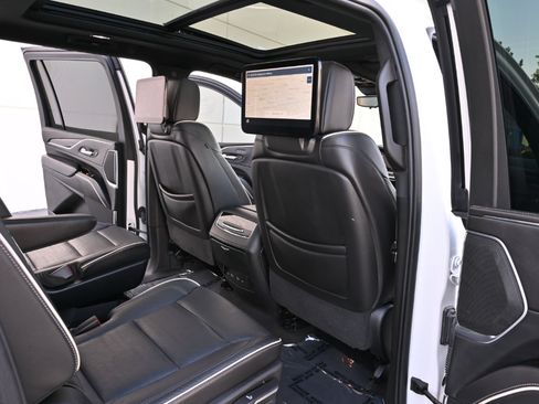 Used 2021 Cadillac Escalade ESV Sport w/ Driver Assist Tech Package RWD image 14