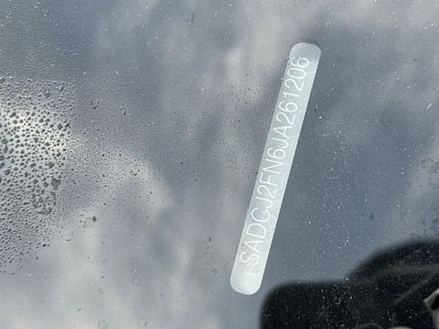 Used 2018 Jaguar F-PACE Premium image 3