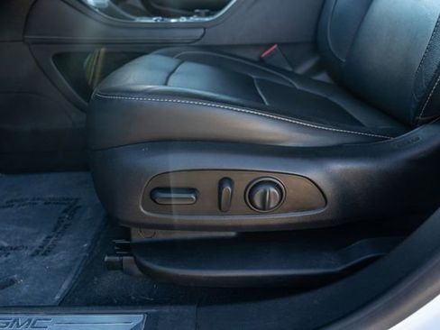 Used 2020 GMC Acadia SLT image 25