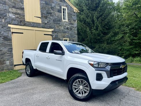 Used 2025 Chevrolet Colorado LT w/ Advanced Trailering Package RWD image 44