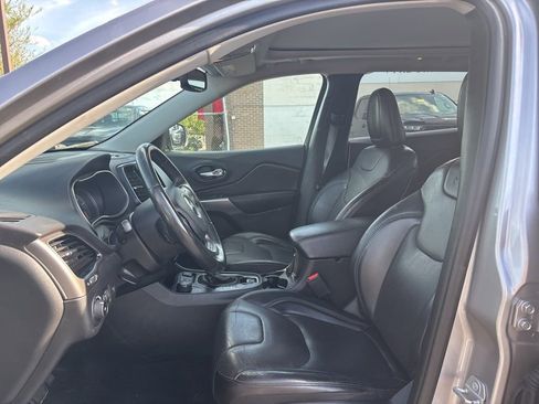 Used 2019 Jeep Cherokee Limited AWD/4WD image 9