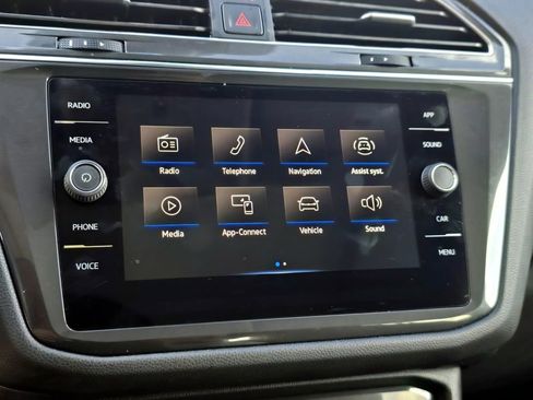 Used 2023 Volkswagen Tiguan SE FWD image 18
