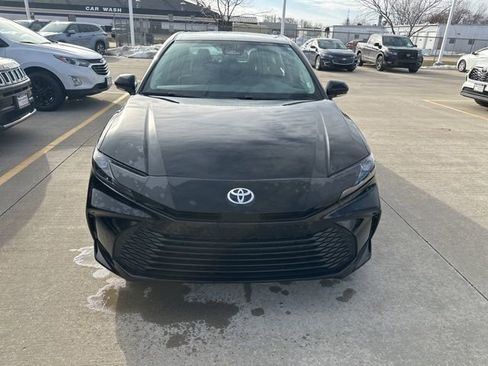 Used 2025 Toyota Camry LE image 2
