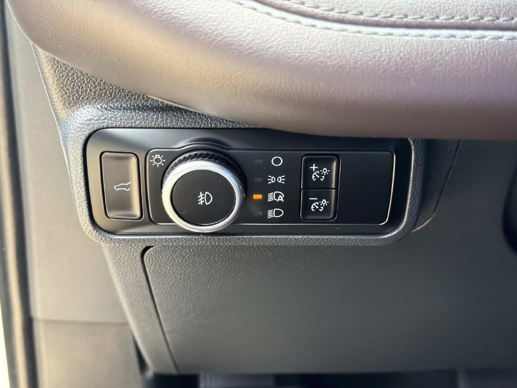 Certified 2025 Ford Explorer Platinum RWD image 23