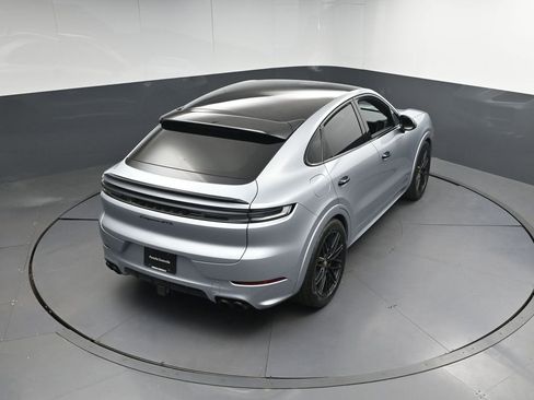 Certified 2025 Porsche Cayenne GTS AWD/4WD image 37